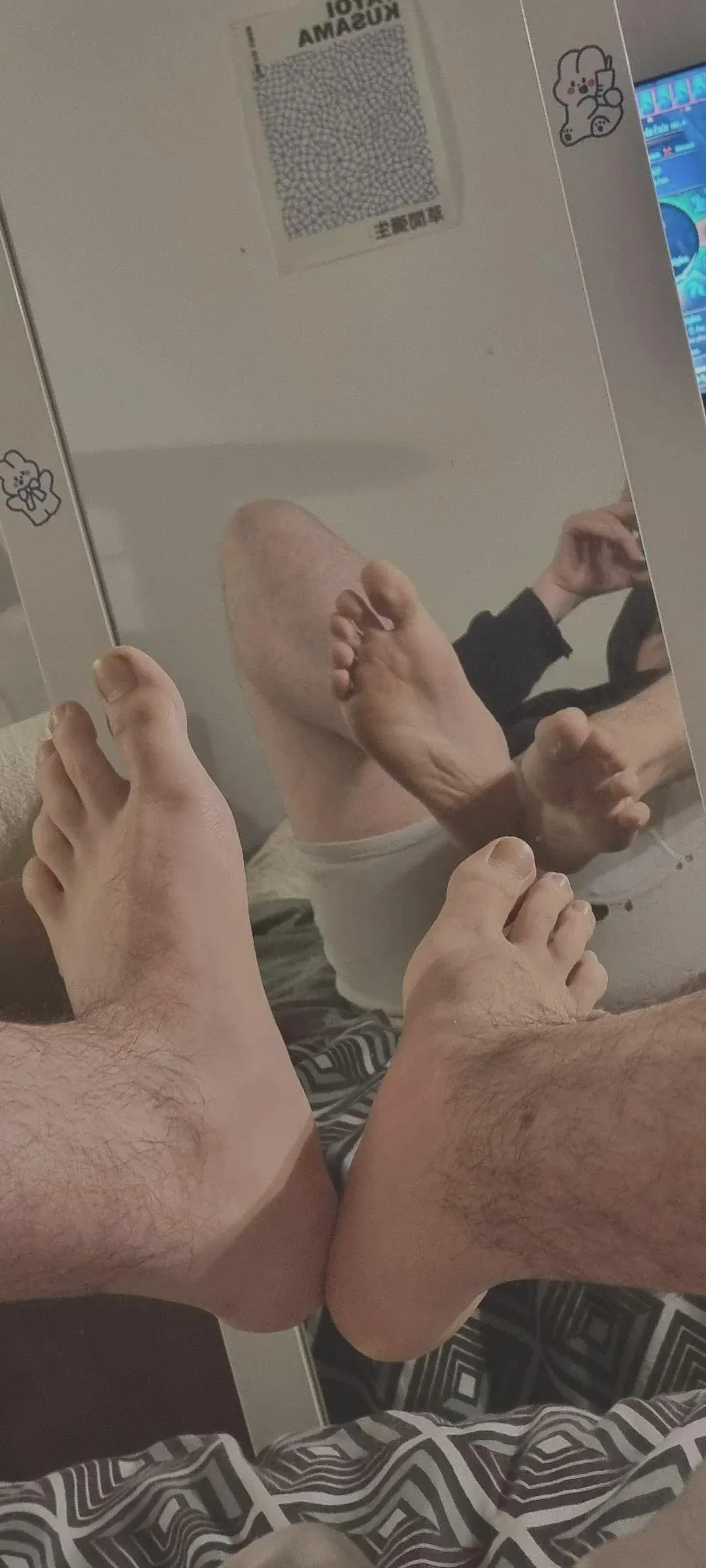 serve my big sweaty french feet 🔥