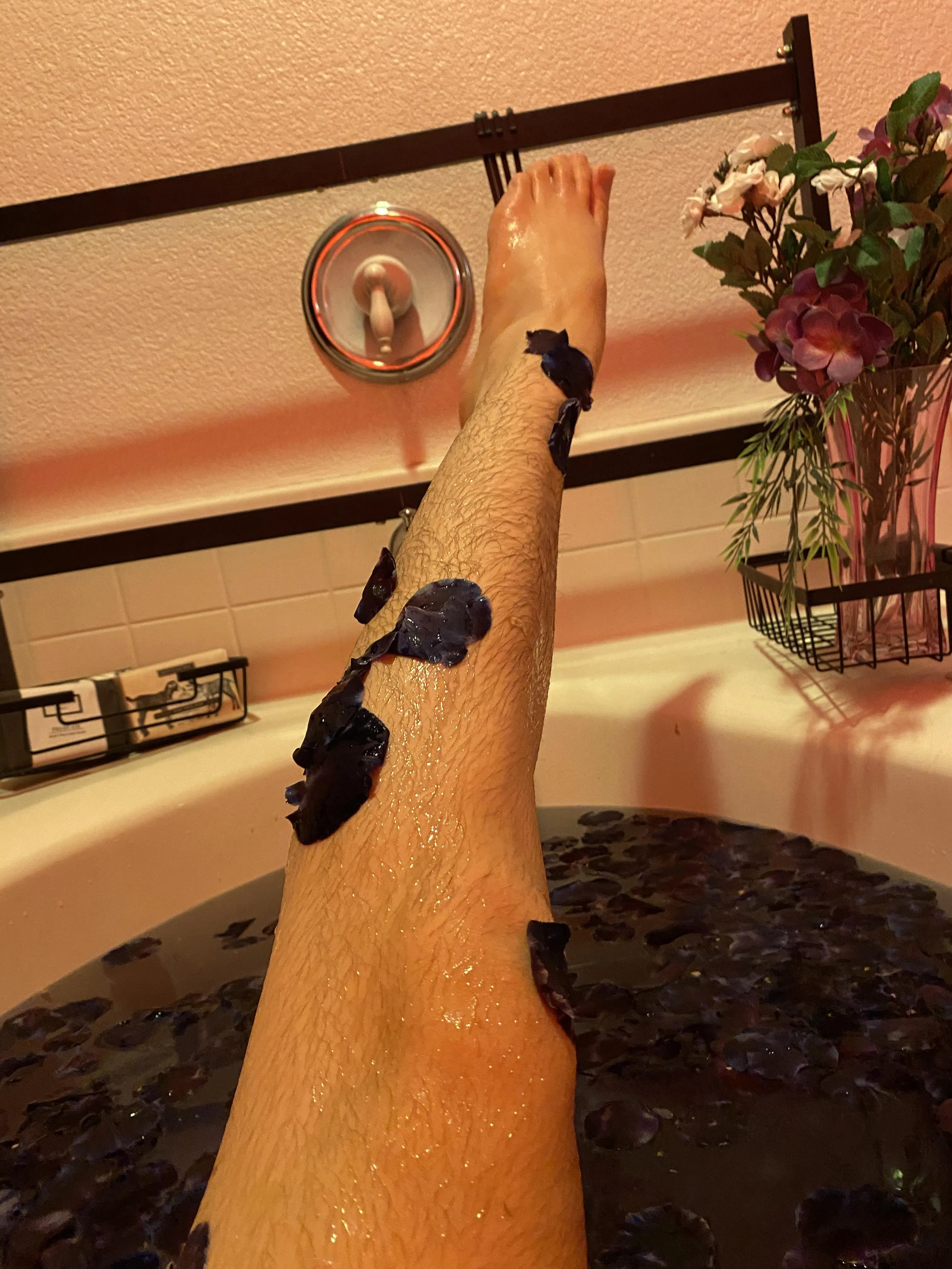 The petals love these hairy legs