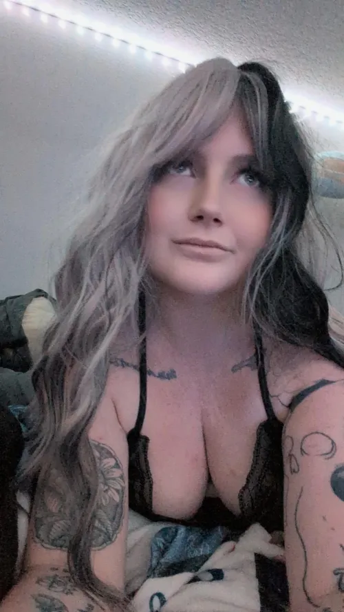 Upvote for some free nudies