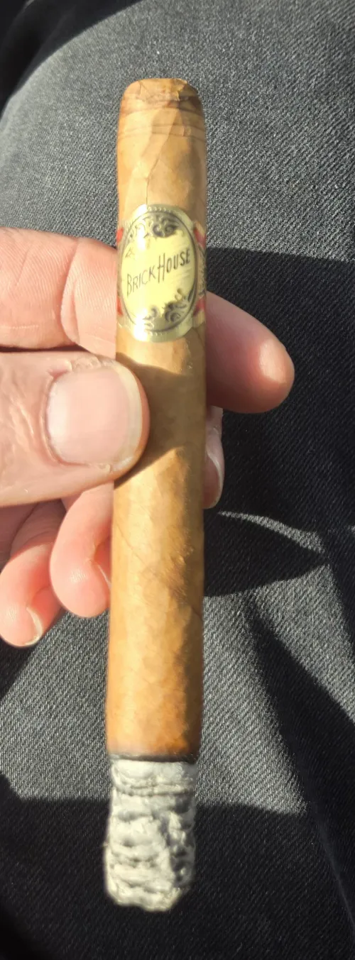 Brickhouse Double Connecticut Corona Larga: Big Overachiever