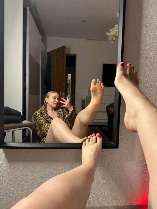 Fantasizing about having my toes in your mouth