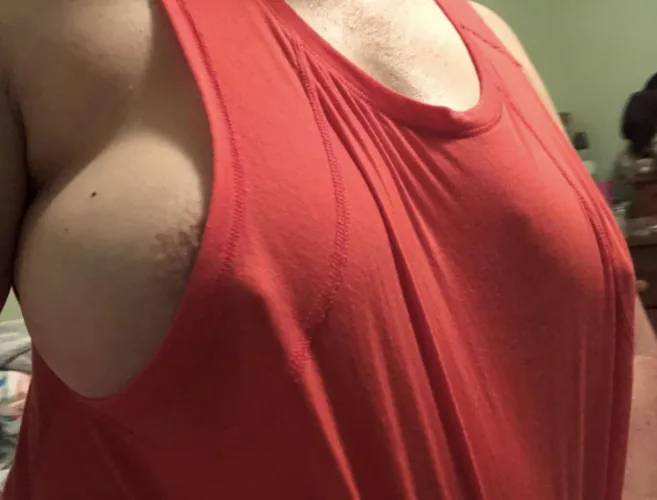 Gym shirt side boob