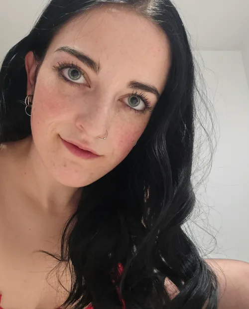 How badly do you want to see me suck daddy's dick while I lock in your eyes?
