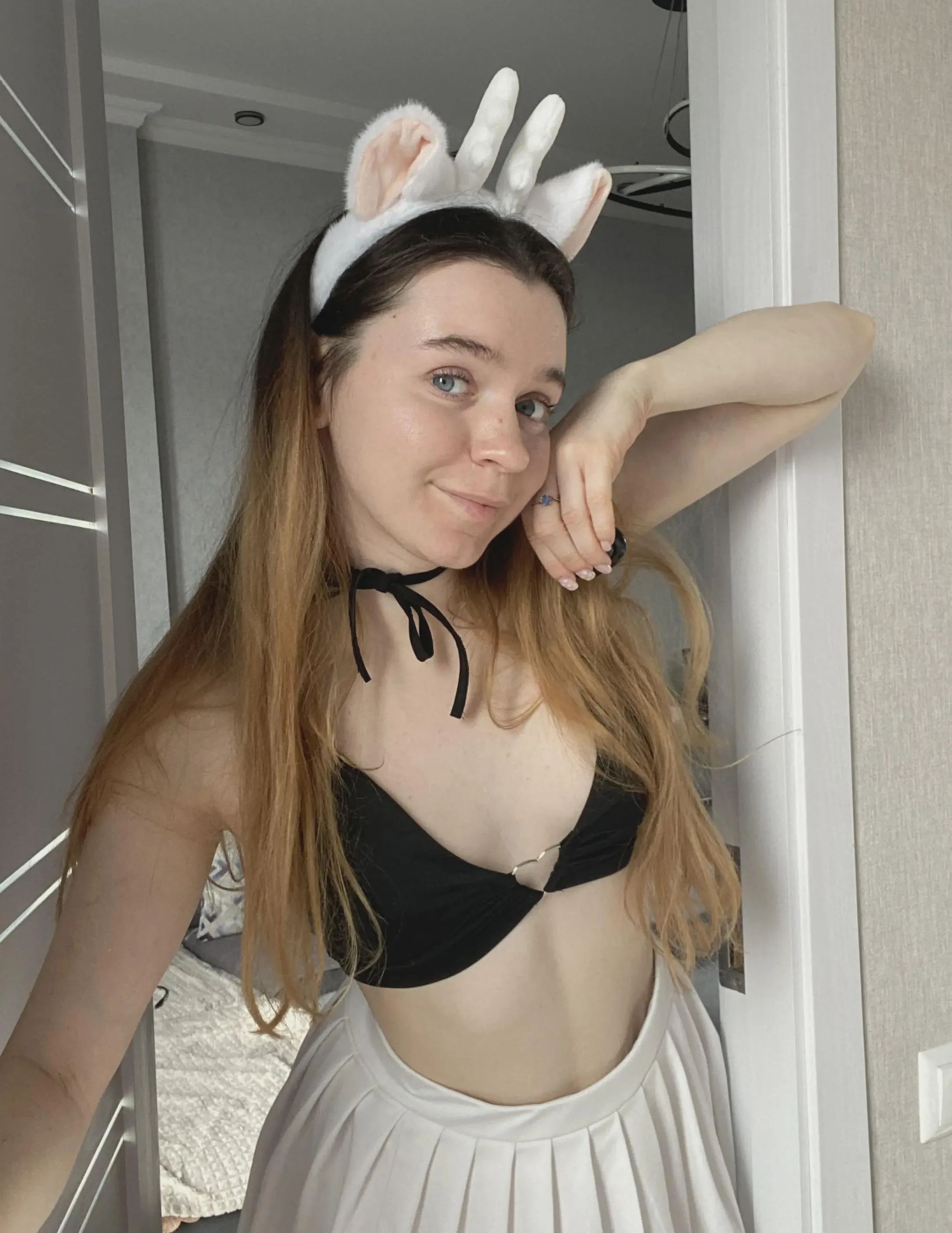 im a cute little cow who wants to play with you right now moo