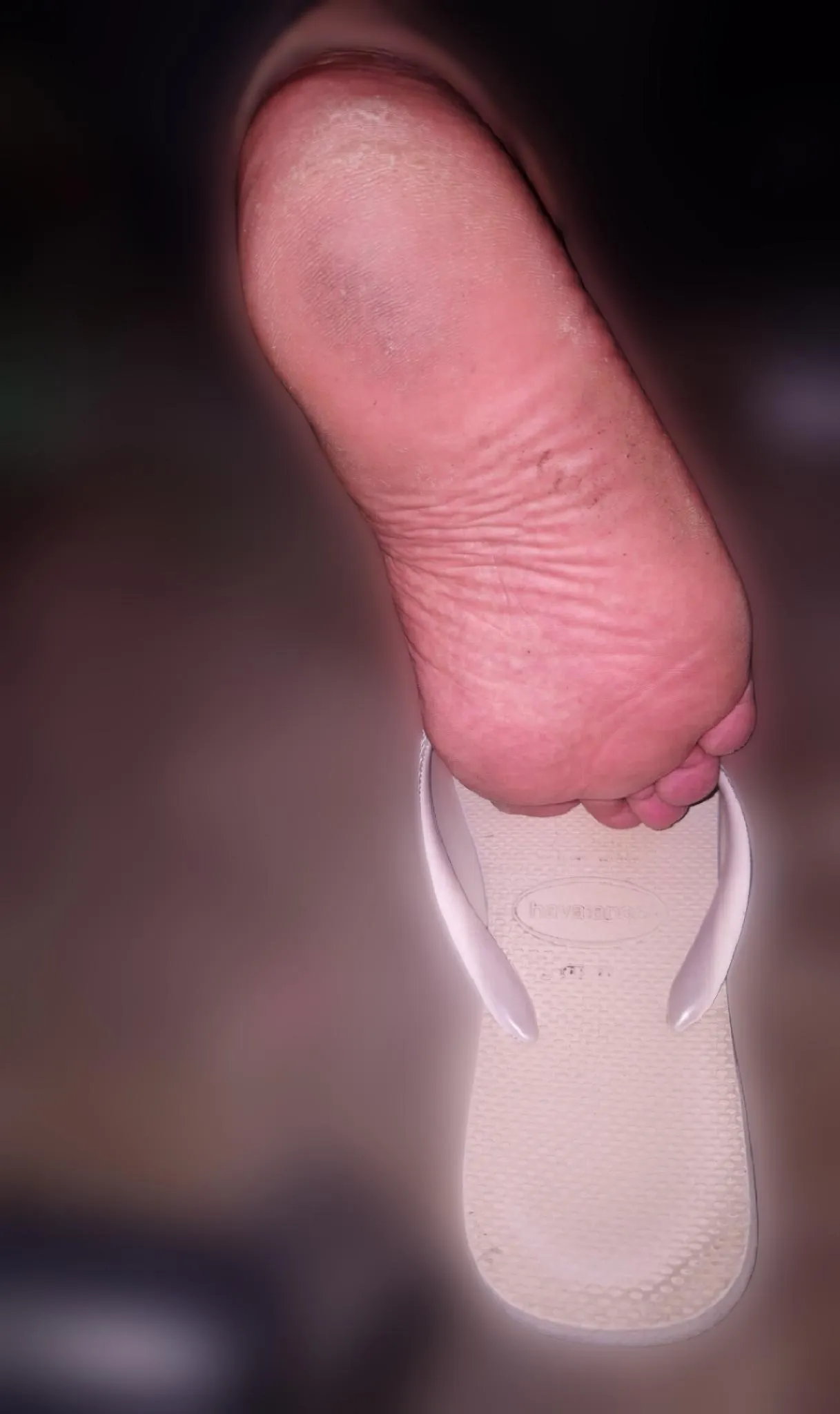 I'm distracted and you see my foot like this, would you cum my flip flop so that once i put my sole on it your cum gets all over my sole? 😲