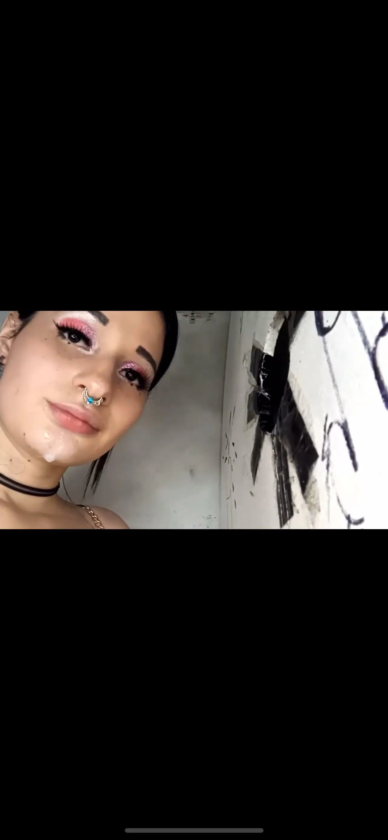 Someone know her name ?