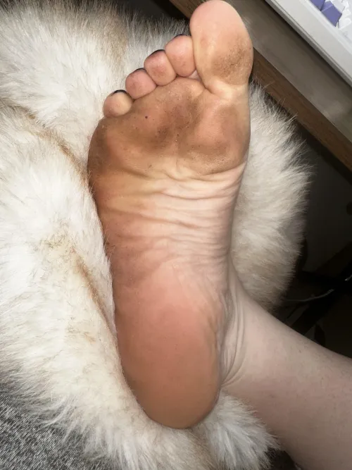The fact that these perfect feet have to work is offensive