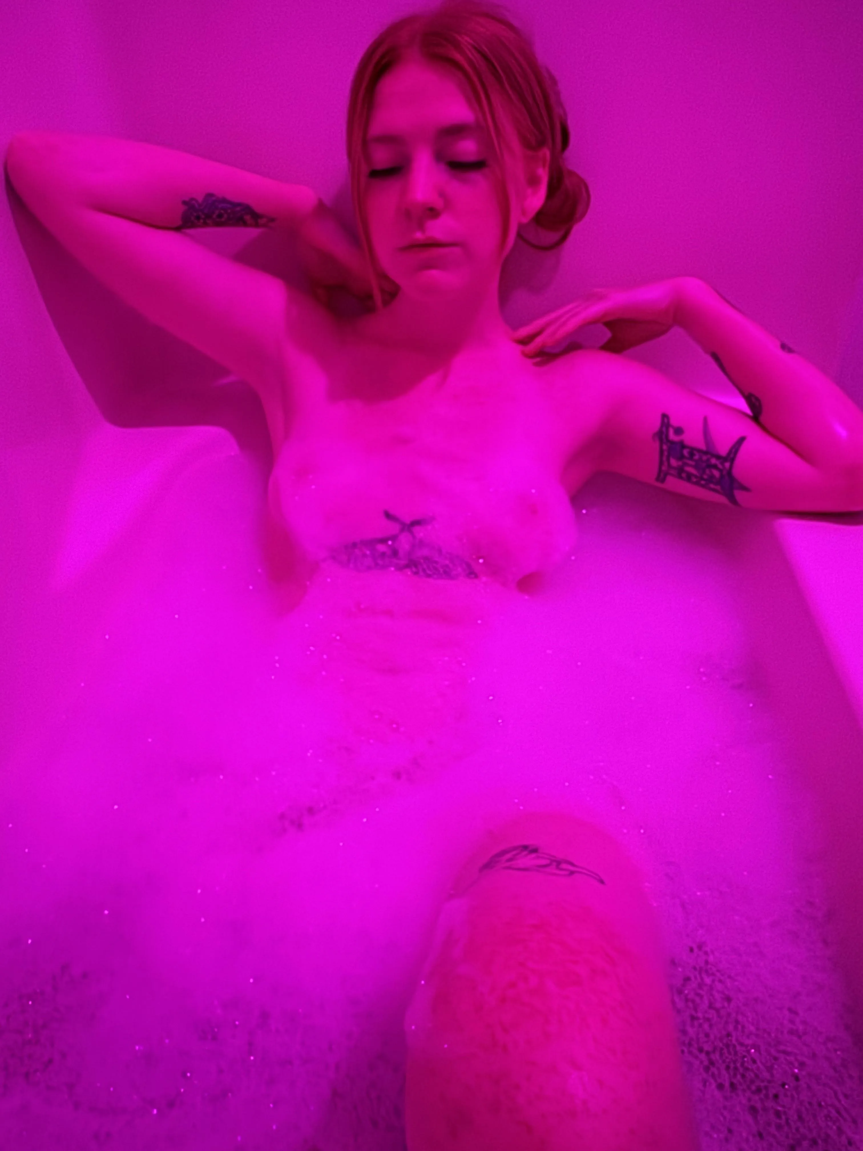 Waiting for you to cum join me 🫧