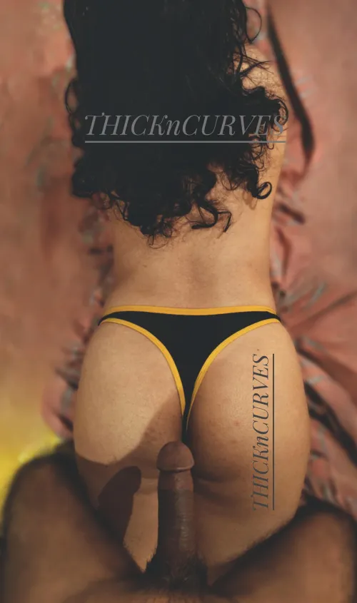 അടിക്കുറിപ്പ് എഴുതൂ guys. പുതിയ thong വാങ്ങിയതാണ്.(F)