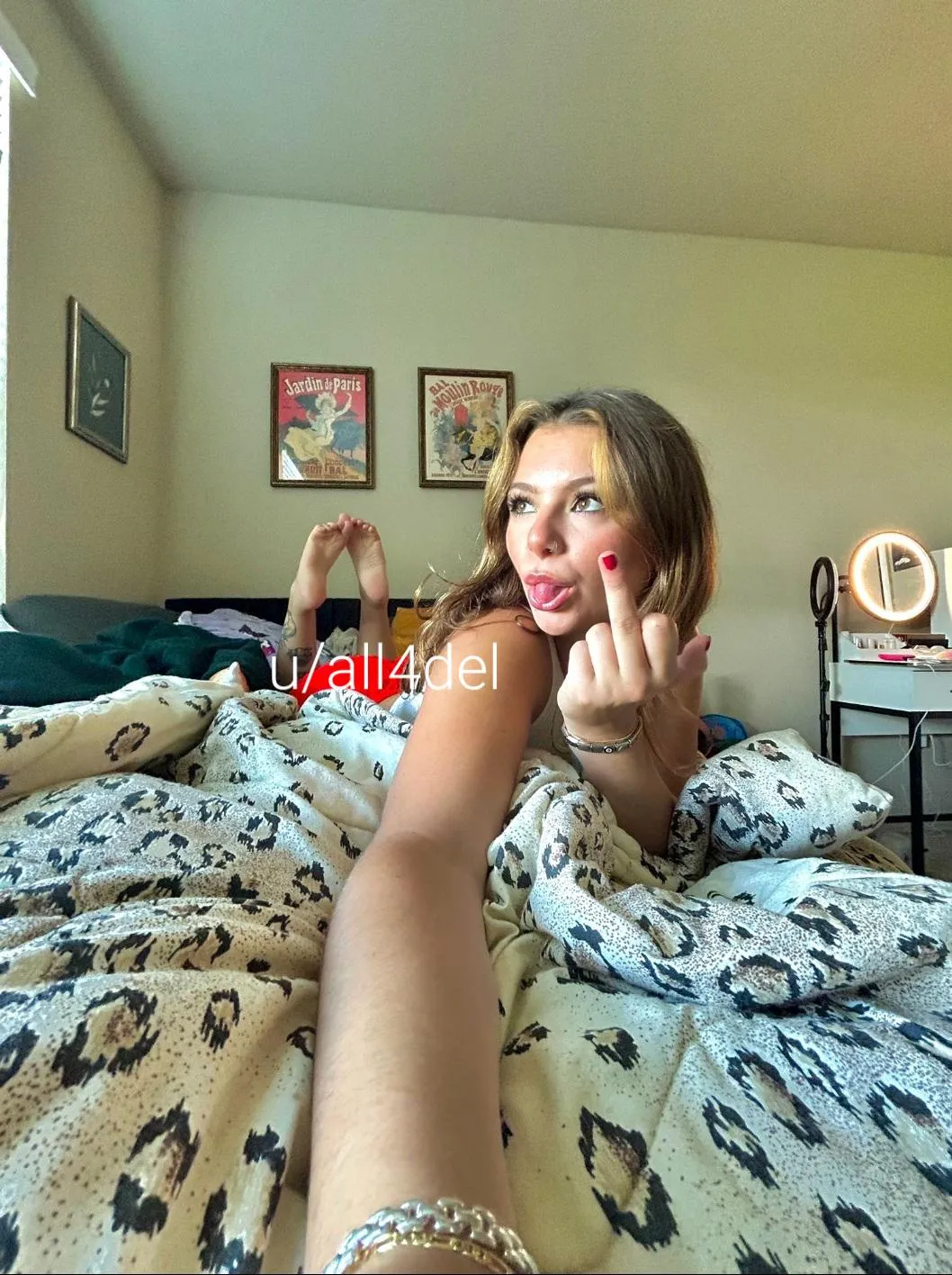 👑Goddess Del👑 owns your paycheck – kneel and send