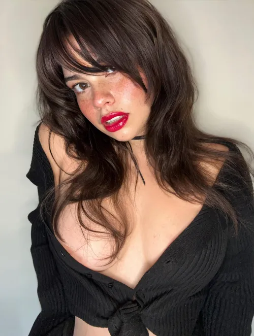 I hope brunettes are your type