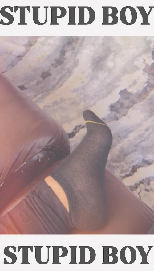 My favorite beta made this his wallpaper and then asked for a pixelated version 🤭 I love pathetic losers.