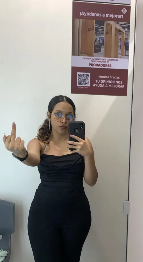 nothing like submitting to a powerful and hot latina like me 🥰 dms open for sessions and content 😘