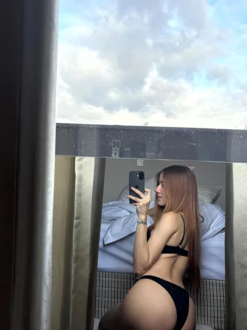 Showing my sexy curvy butt