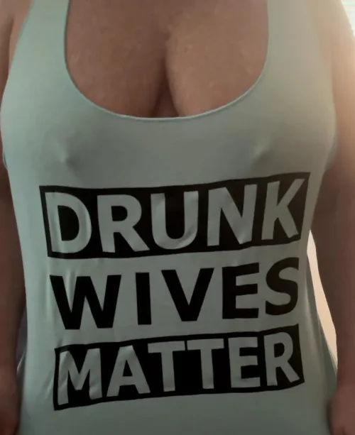 57 SC Hotwife…it’s “Thirsty Thursday “….dont forget this message 😊🥂