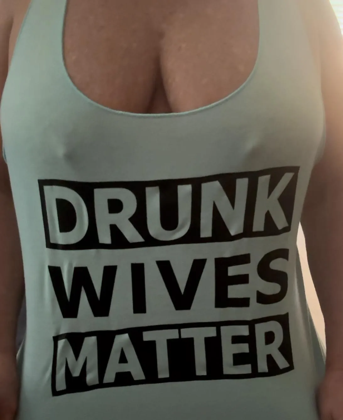 57 SC Hotwife…it’s “Thirsty Thursday “….dont forget this message 😊🥂