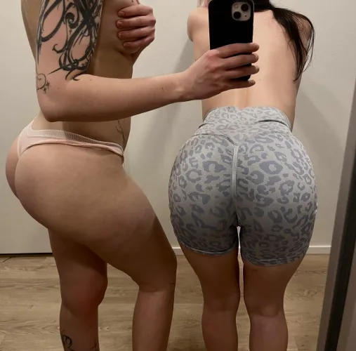 Big booties 😏👋🏼