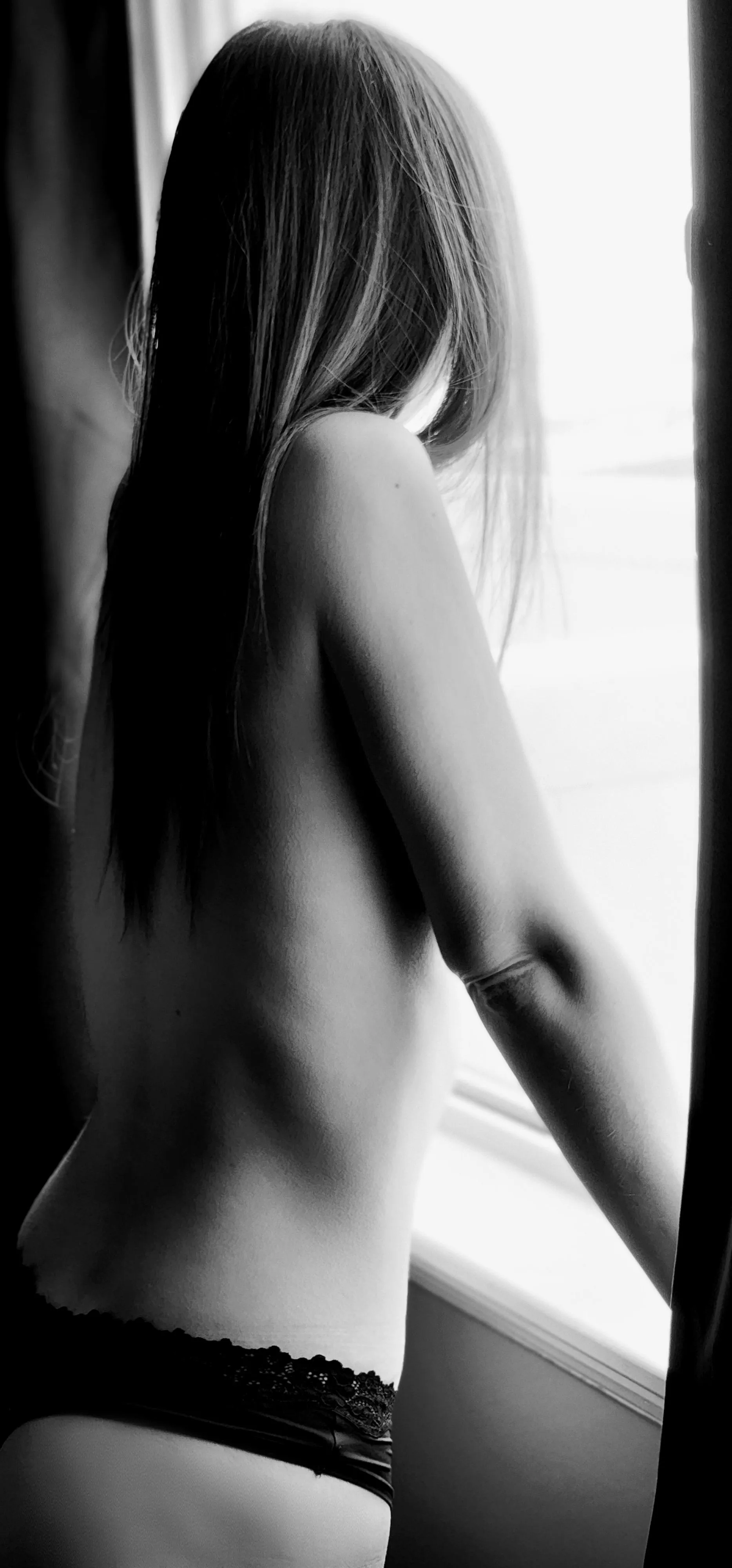 Got about 3 inches out there, but this [neighborhoodMILF] but I could handle more 😏