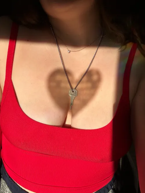 I think we all know the way to my slave’s heart 💖