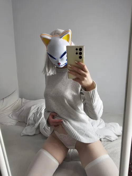 I want to send pics to as many people as possible, whos DM's are open?