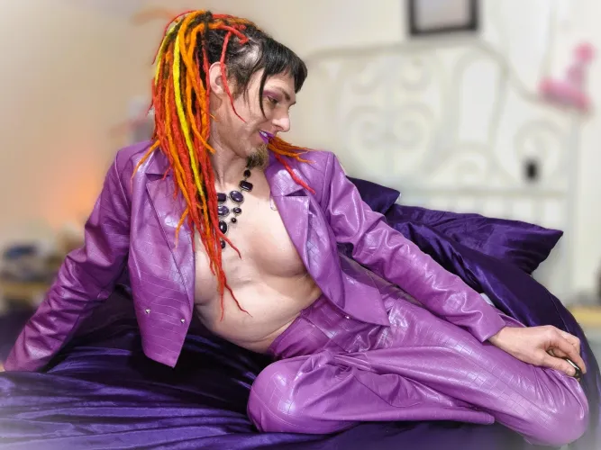 Just waiting on the bed for my next client....who will it be? i'm a little excited