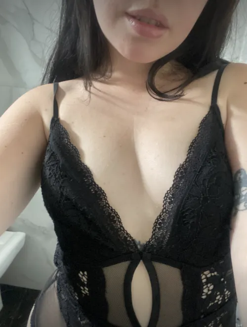 (Location) CALIFORNIA how would you react seeing me outside?