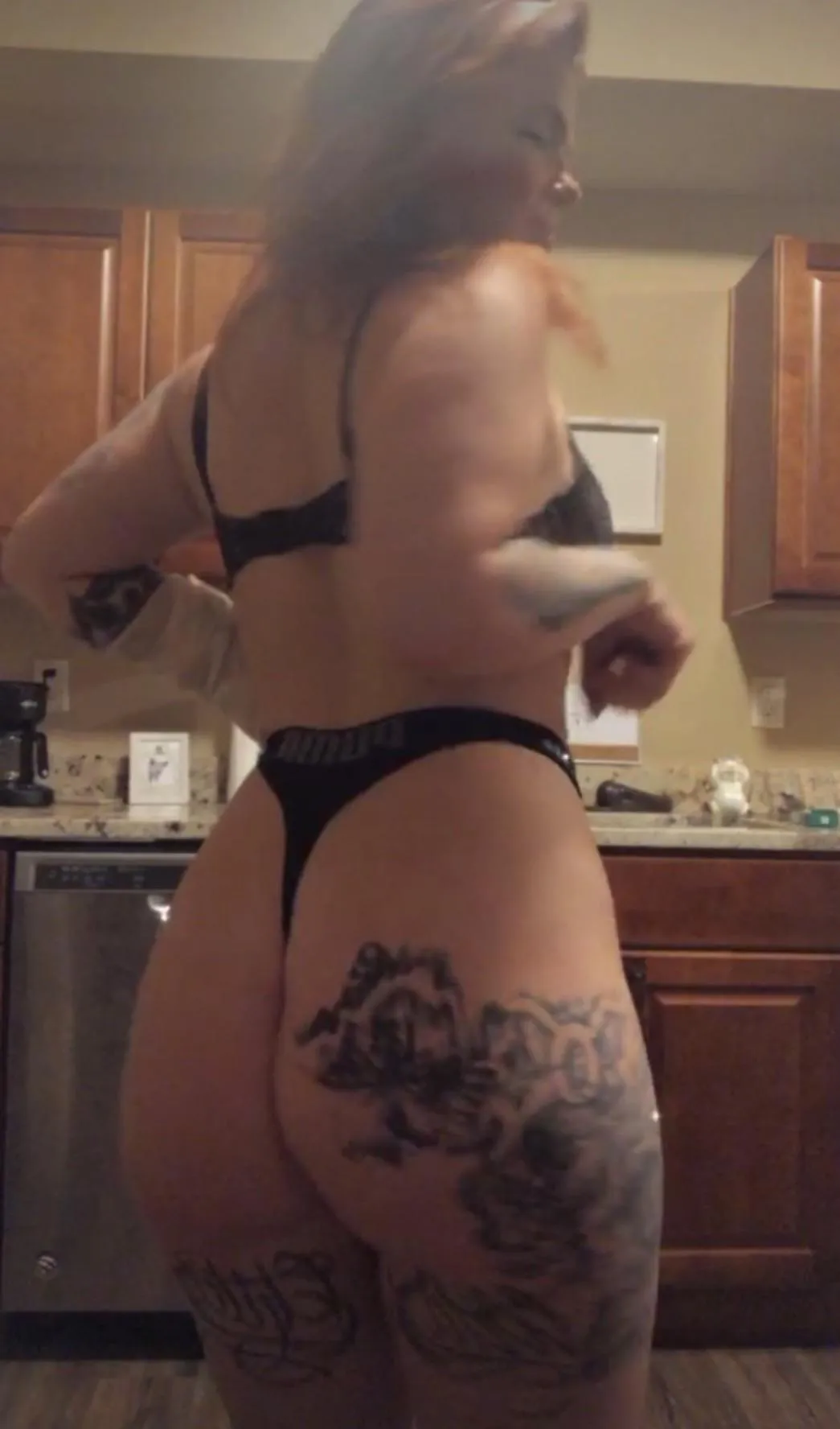 Looking for someone interested in mabye making some content for my page. Infos in bio if ur down