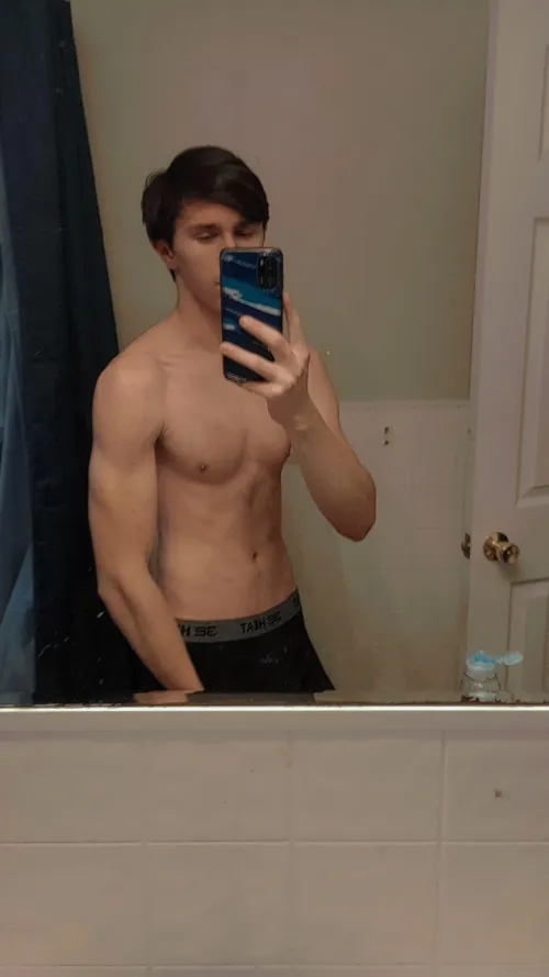 Any girls bored tonight? Dm me