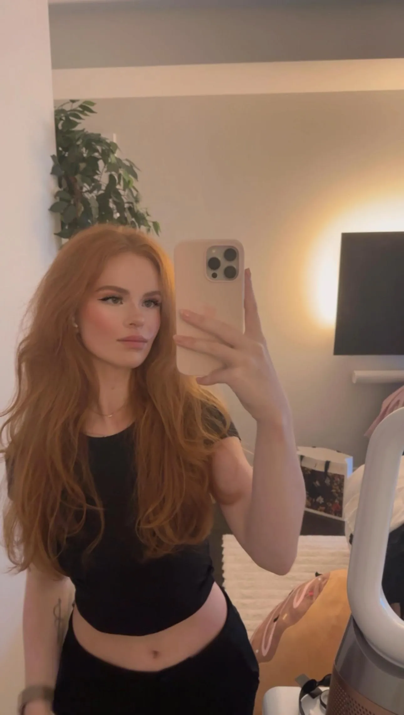 Black isn't my fave colour but it looks so good on me c: