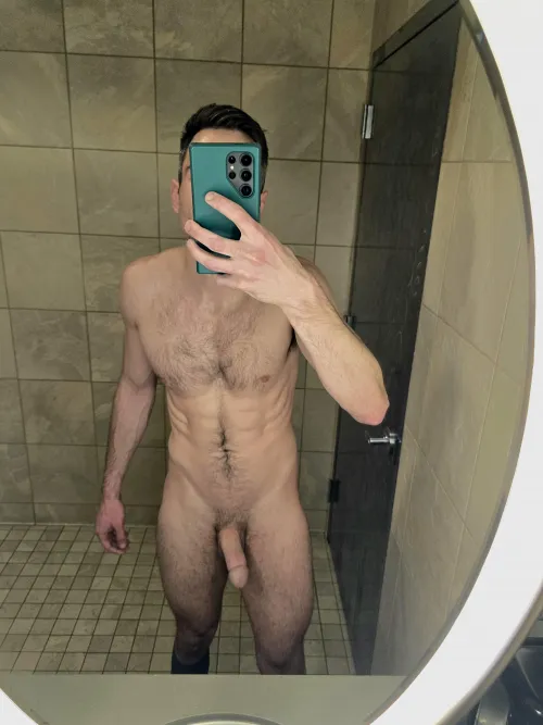 Feeling distracted at the gym (30)