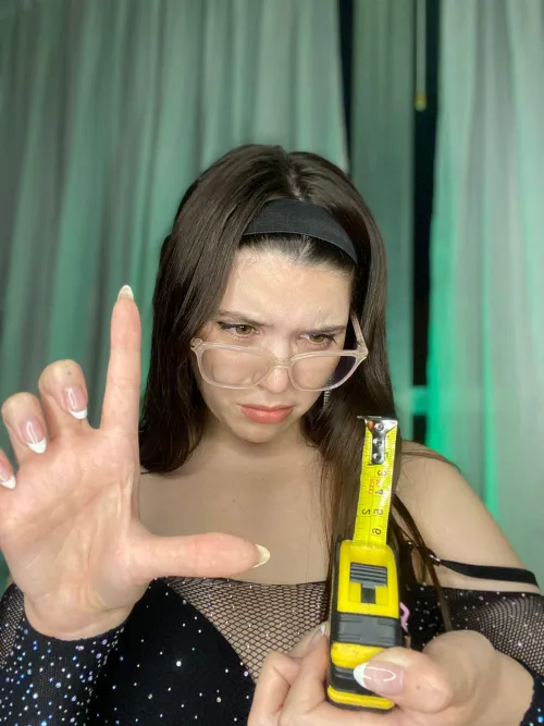 I don't need my glasses to know you have a pathetic shrimp as a dick.