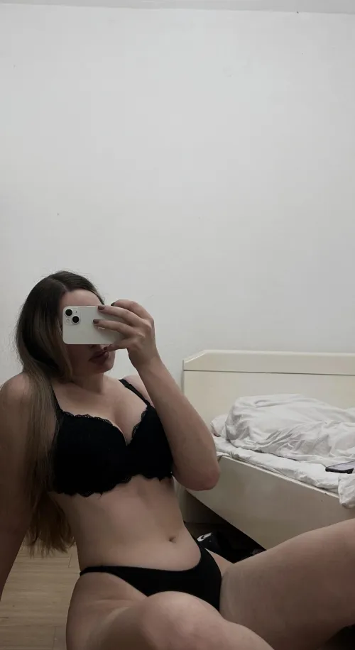 Im home alone in a college apartment, I need some fun ;)