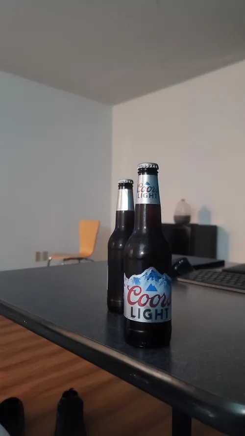 M4F Outside of Indy in Richmond who wants to get fucked up, fool around, and play COD. Cheers.