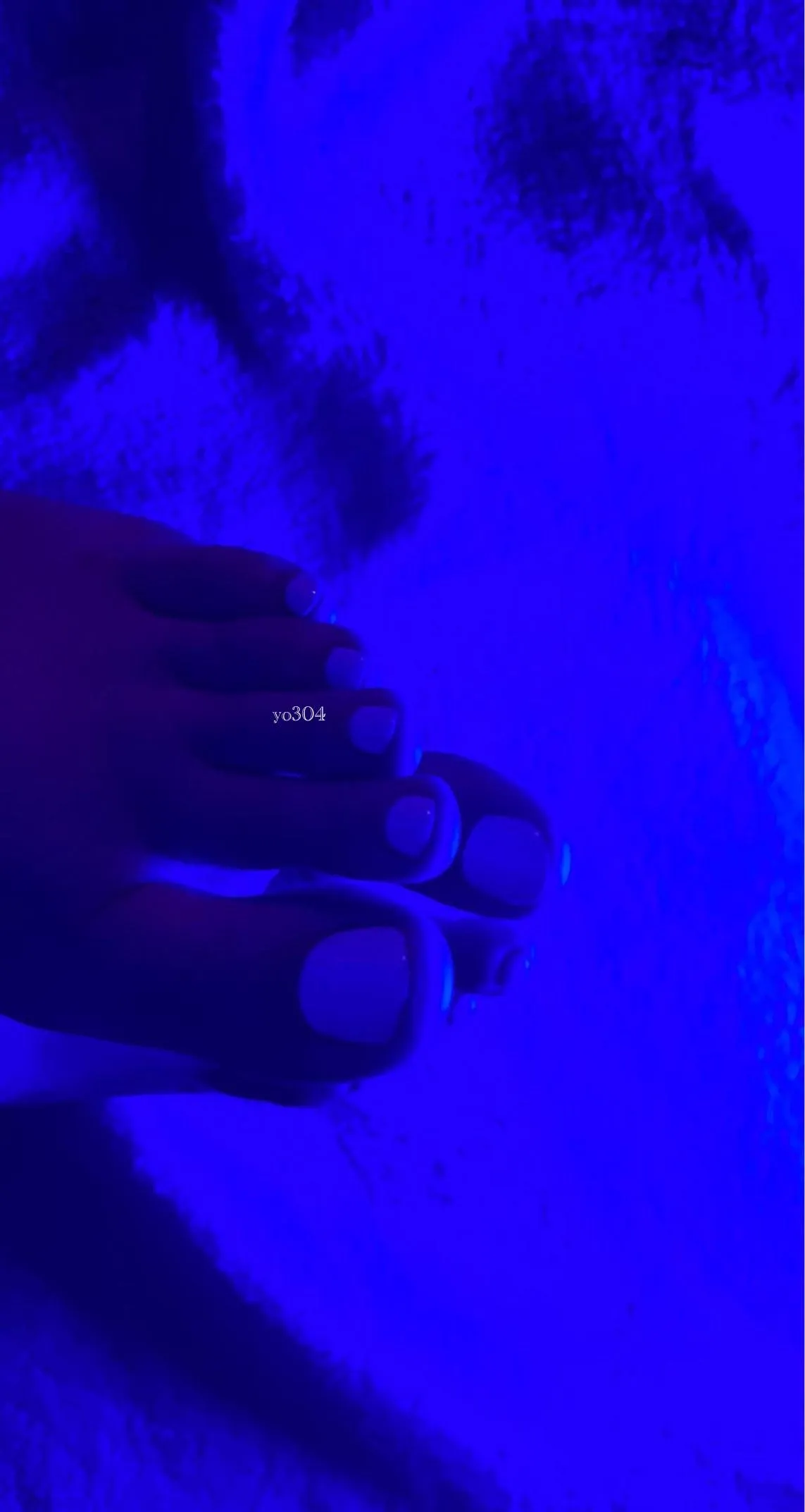 [OC] pretty white toes ~ who wants to paint them in cum? 🤍