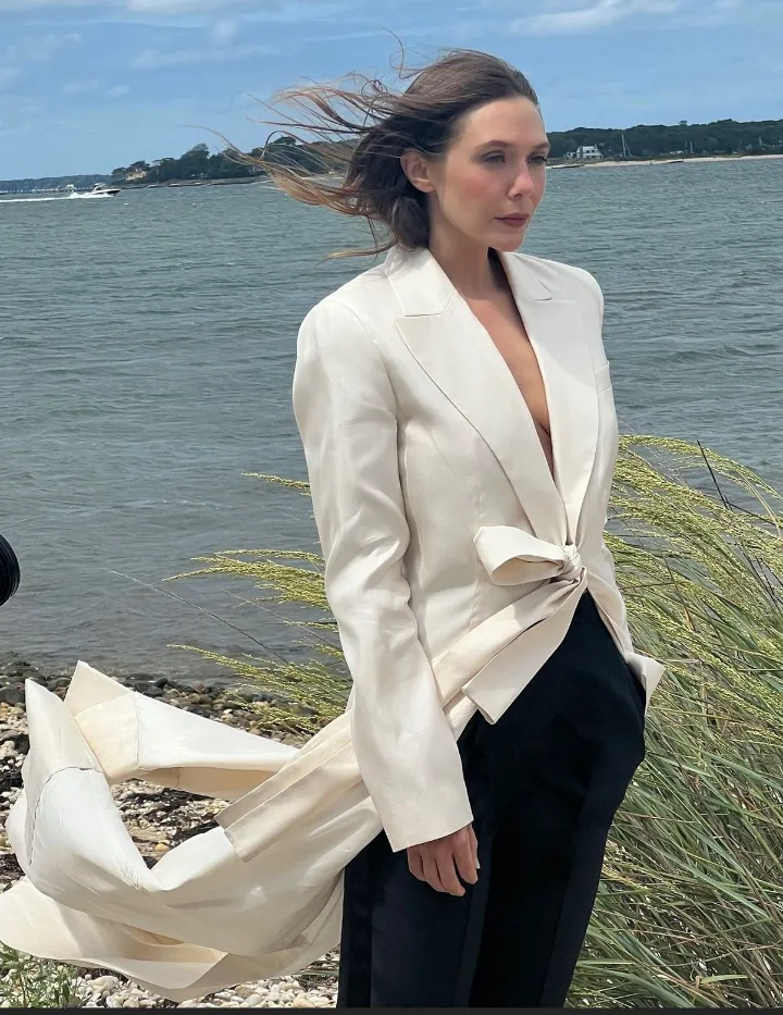 Stunning Elizabeth Olsen