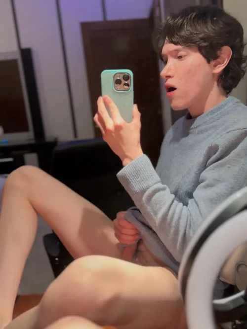 @TwinkBoyLeon Why can’t I focus whenever I have to work on my final projects?