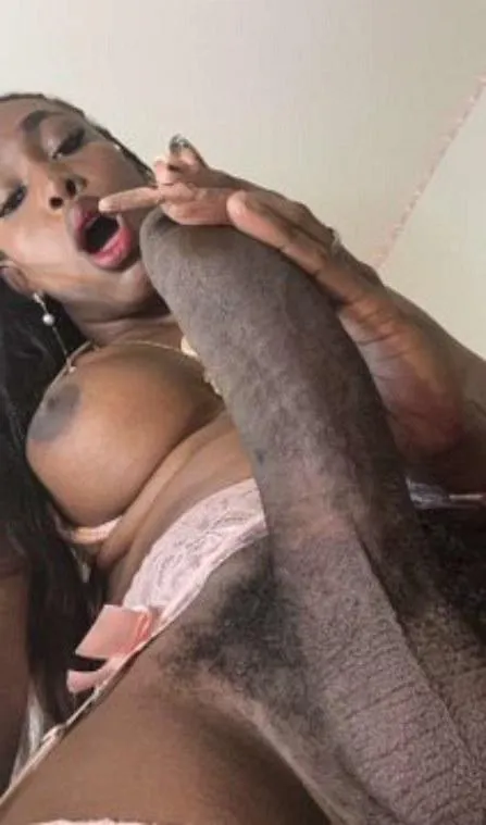 I just want a boyfriend who's into giving girl head, is that really too much to ask?