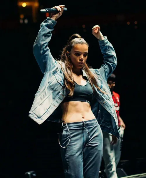 LOOK AT THOSE ABS...