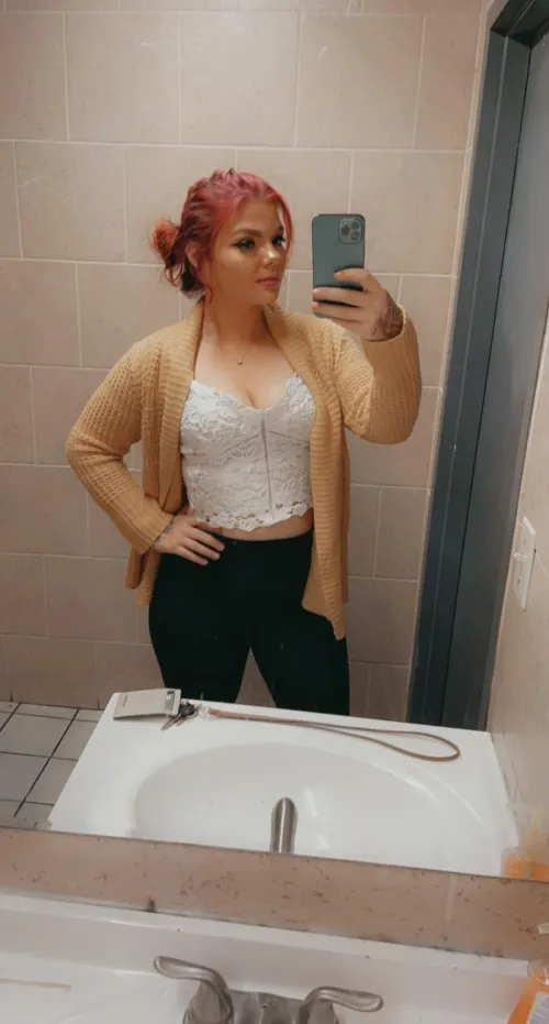 Looking for someone interested in mabye making some content for my page. Infos in bio