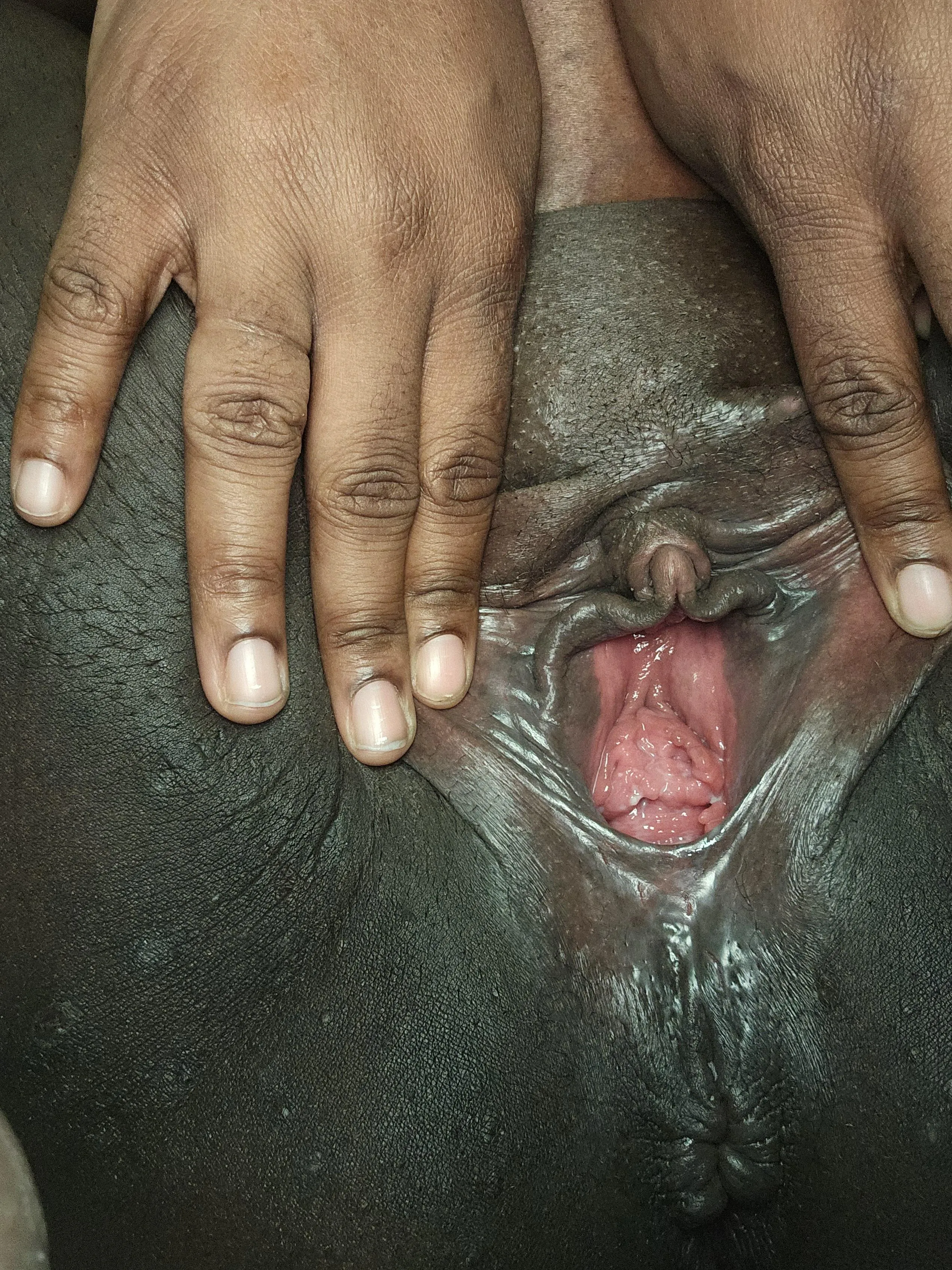 Mmm my pussy is all red from fucking my man. Who wants to use me next??