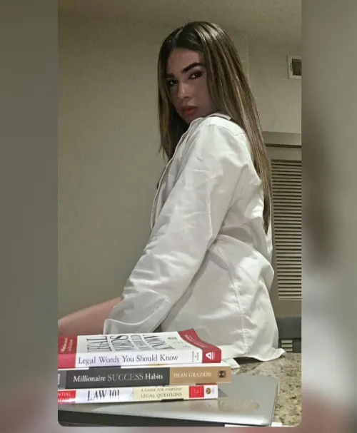 “[T4M]” 22 year old law student looking for a long term sexy companion. 🔥can you be the one?