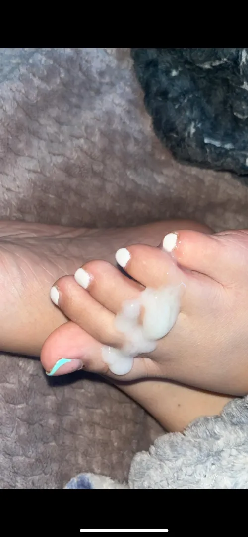 Who wants to be my sad little cucky to come and lap up all this delicious cum ? 💦💦