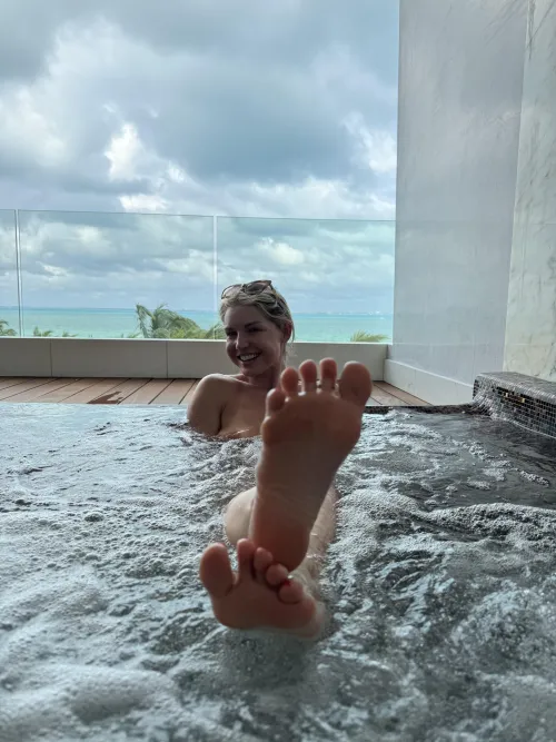 Any foot rub volunteers? oc