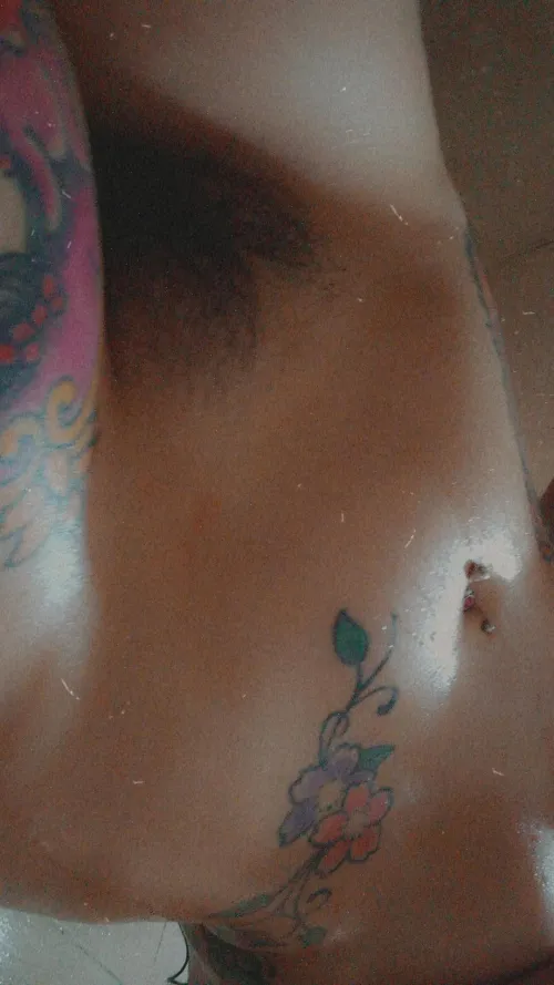 come give me kisses here