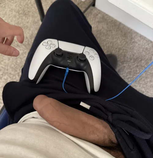 If I sent this pic to you in game chat, you coming over? 🎮