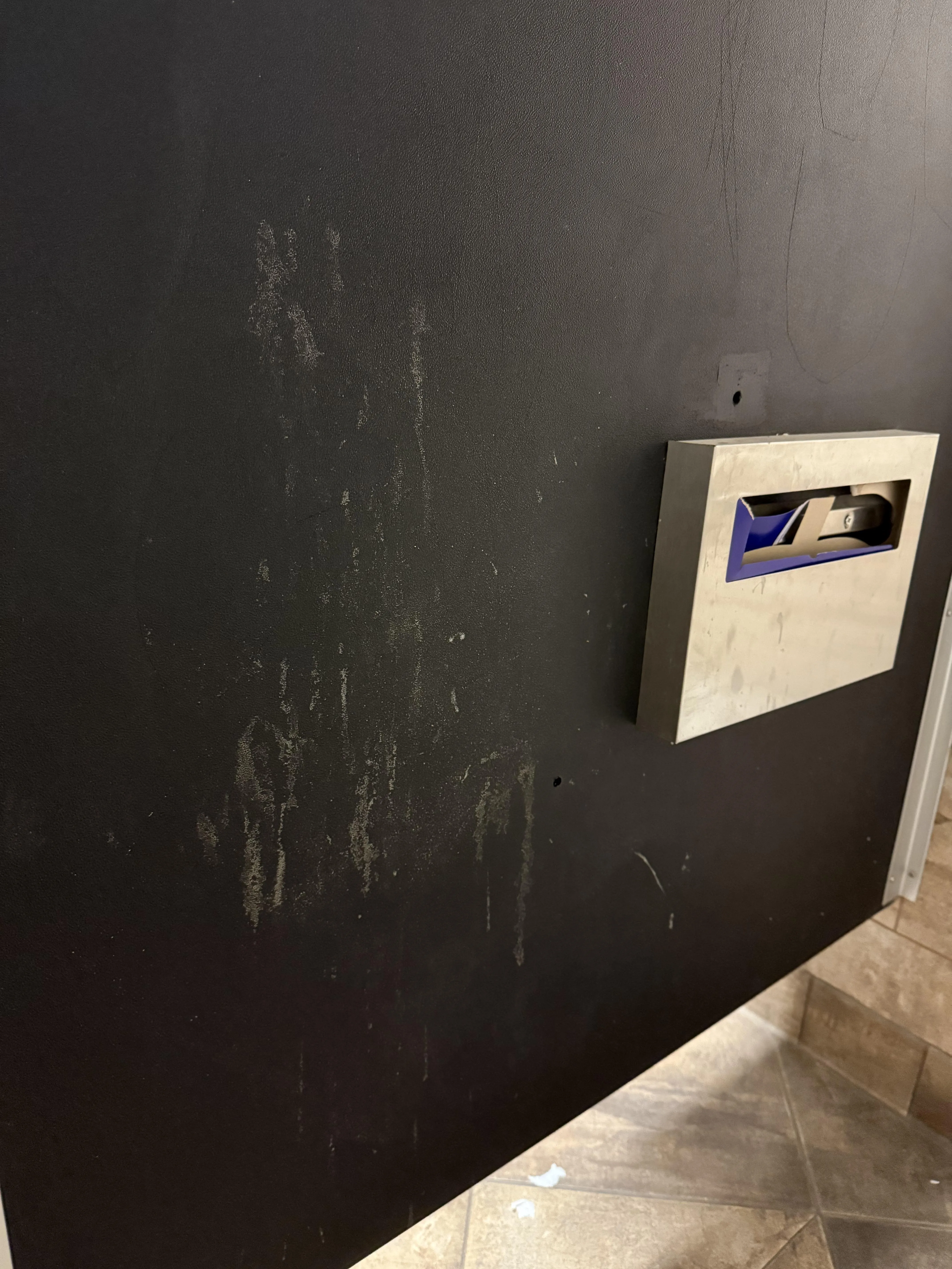 The other side of that Home Depot stall. (25)