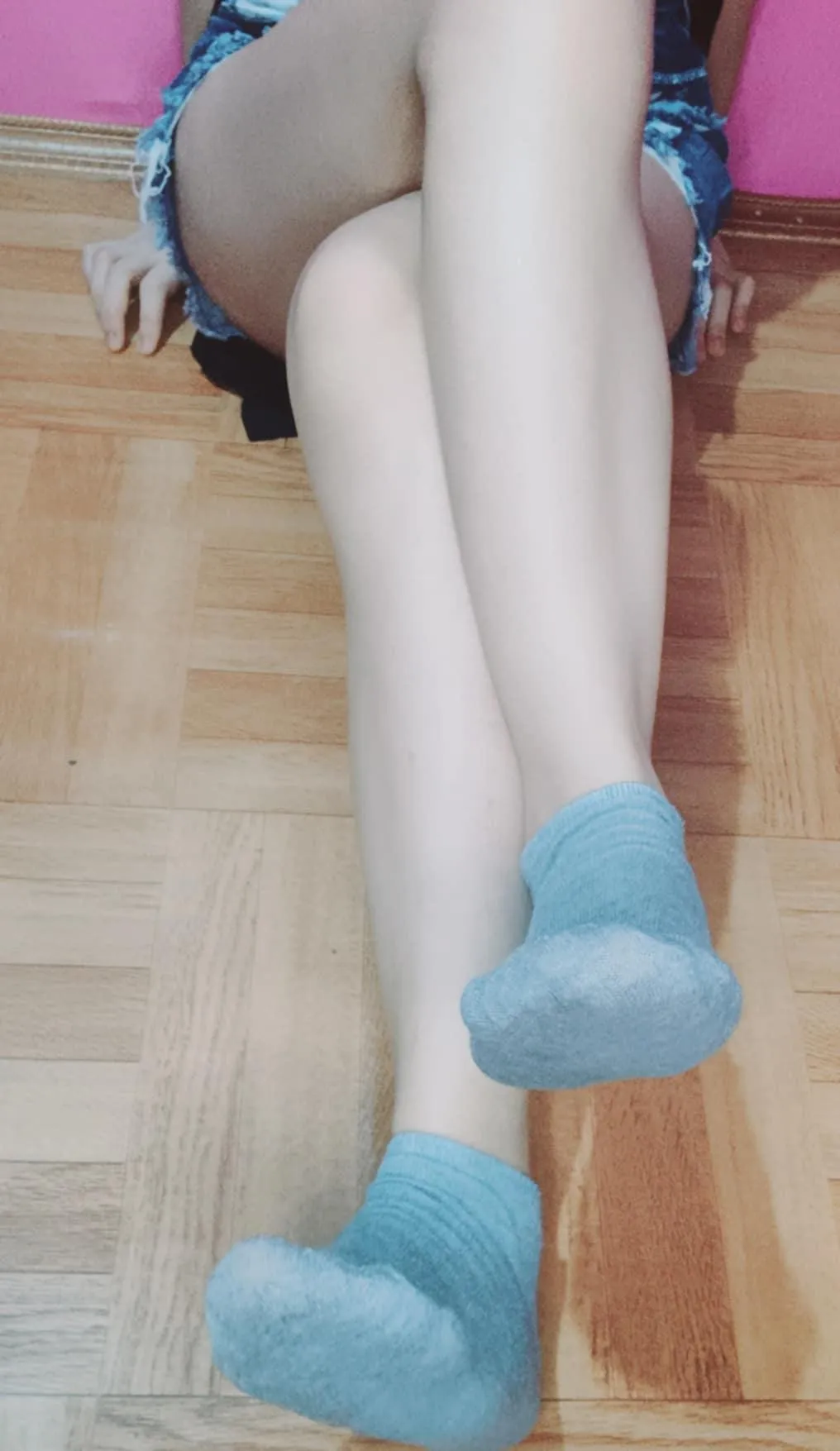 Wanna cum on my feet?