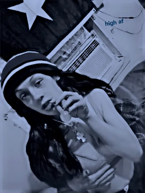 Who else gets so horny while spun, I'm selling my spun gallery. Who want to buy for me😍