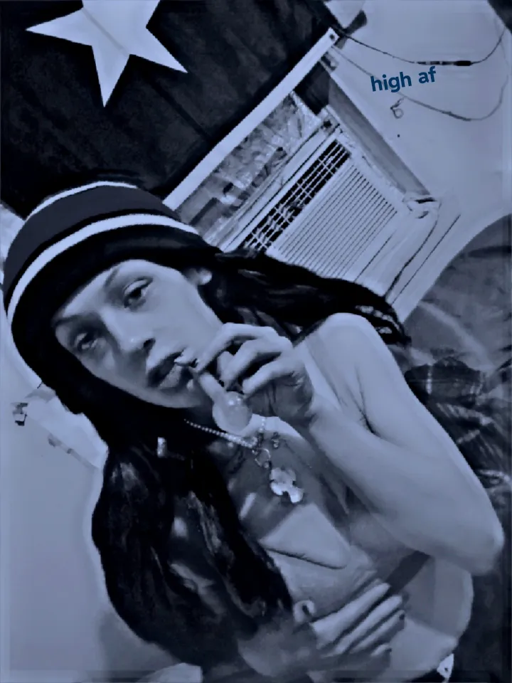 Who else gets so horny while spun, I'm selling my spun gallery. Who want to buy for me😍