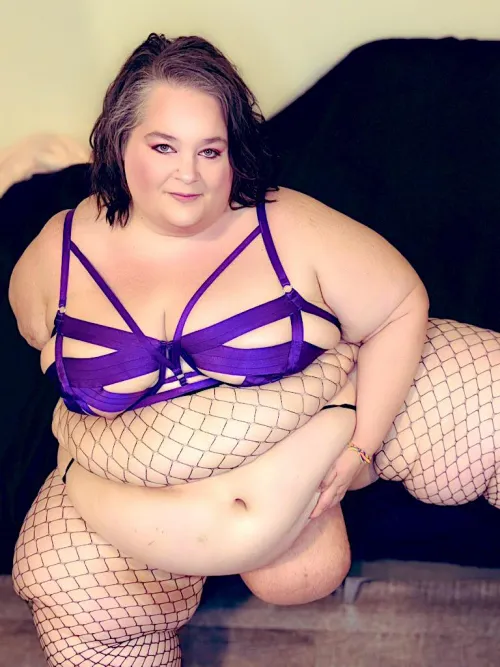 Who wants to suck on my fat fupa?